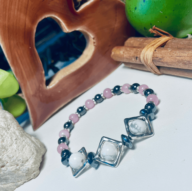 QUIÉTUDE Lepidolite Hématite et  Howlite 